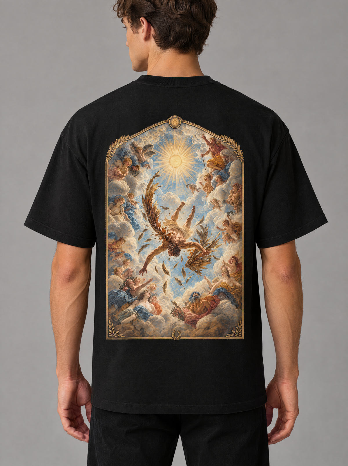 FALLEN LIGHT — siyah oversize tişört, model sırttan, sırt baskısı